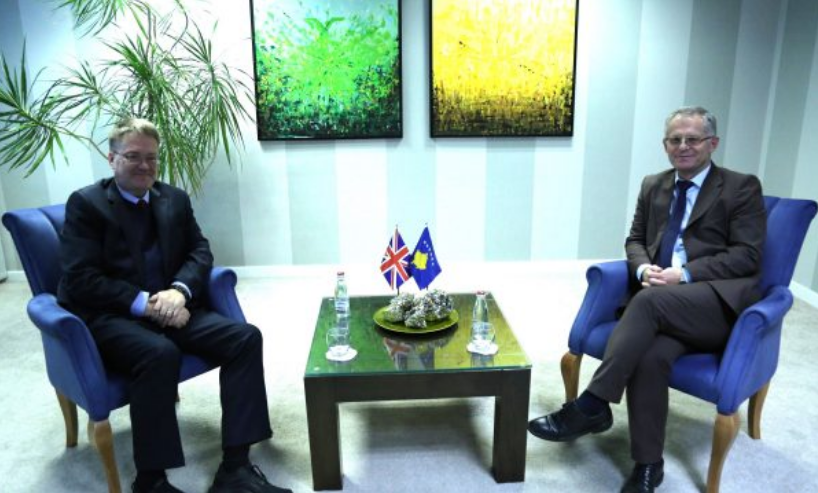 bislimi-takohet-me-ambasadorin-britanik,-flasin-per-situaten-e-sigurine-ne-veri