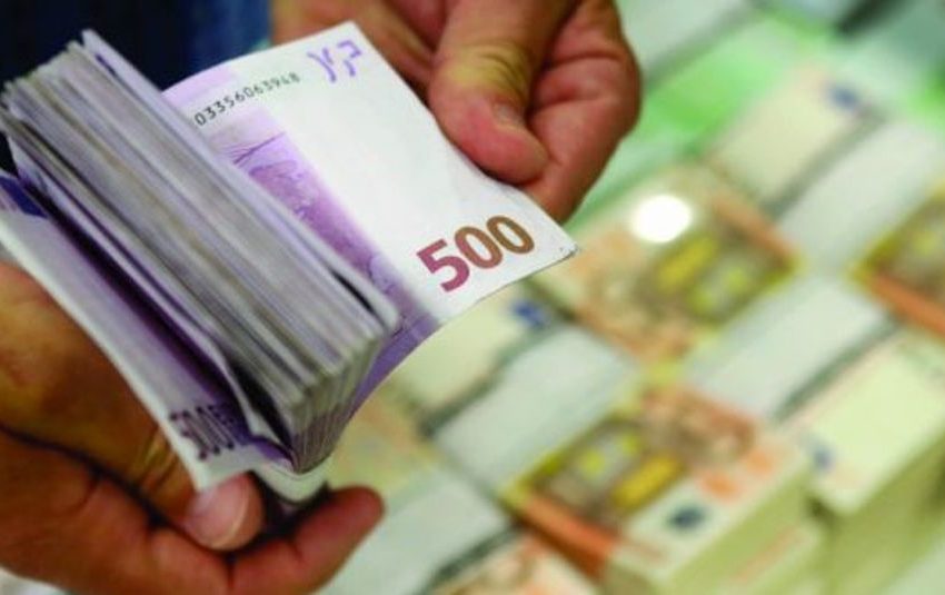 arrestohen-kater-persona-ne-feroizaj,-detyruan-viktimen-te-paguante-para-me-fajde-ne-vlere-mbi-160-mije-euro