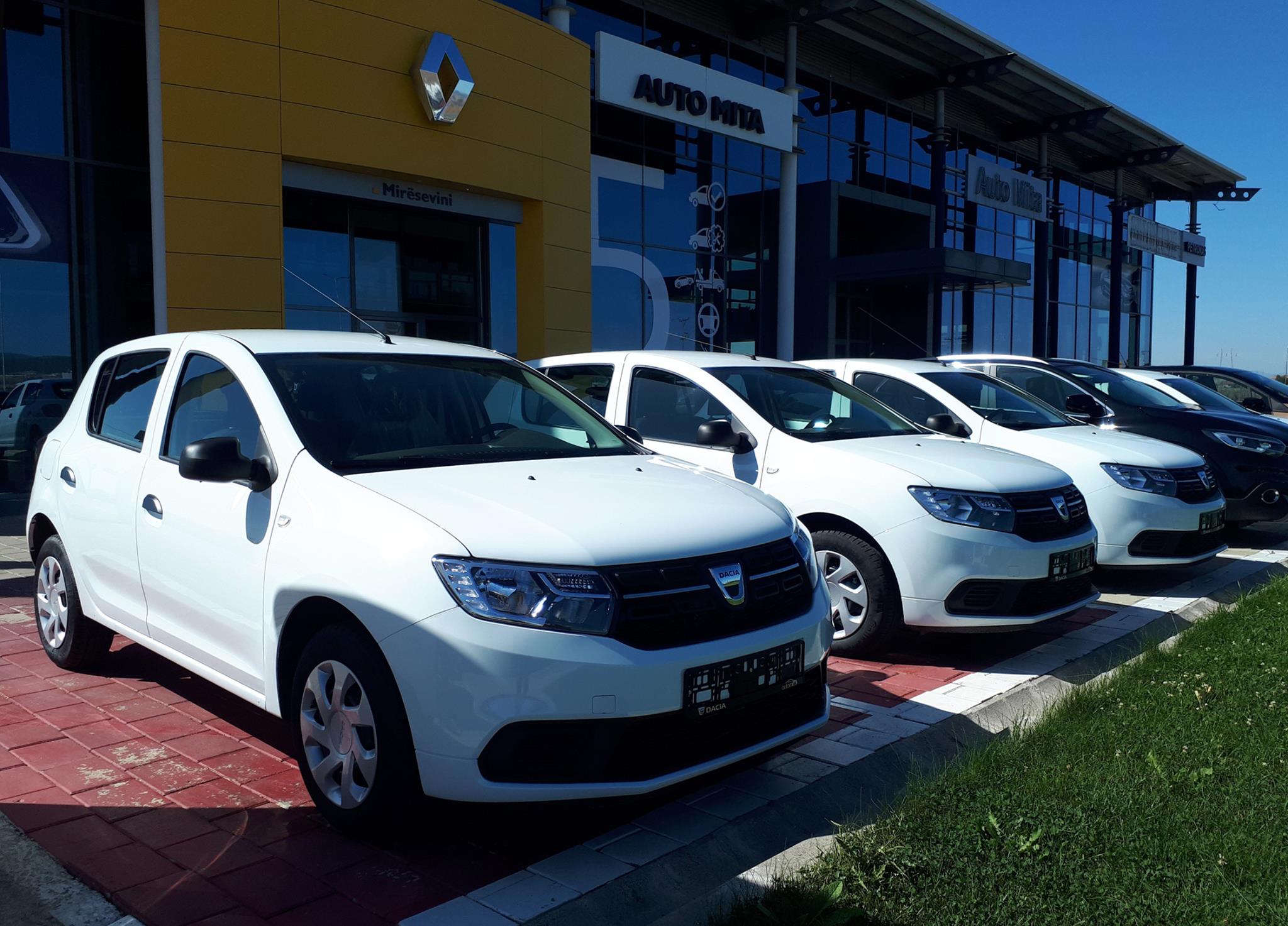 Pushtetarët vazhdojnë luksin, “Auto Mita” shpërblehet me kontratë 1.2 milionë € për vetura të përdorura