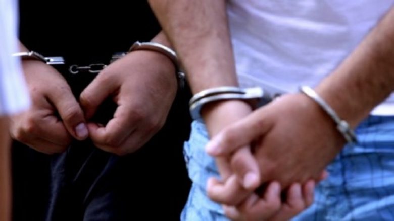 tri-raste-te-dhunes-ne-rajonin-e-prizrenit,-arrestohen-dy-persona-pasi-rrahen-prinderit-e-tyre
