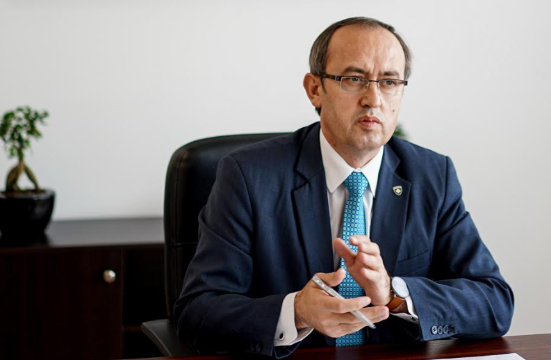 hoti-per-fondin-sovran:-demton-konkurrencen,-investimet-private,-ndermarrjet-publike-dhe-buxhetin