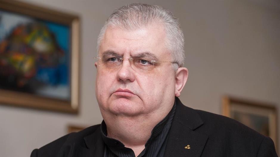 canak:-serbet-ne-kosove-armatosen-permes-kishes-ortodokse-serbe
