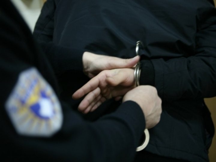 sulmoi-fizikisht-motren-e-tij-dhe-e-beri-per-spital,-arrestohet-prishtinasi