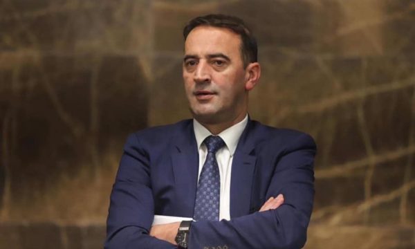 rruget-me-plot-bore,-reagon-daut-haradinaj:-qeveritare,-dilni-shihni-gjendjen-e-rrugeve