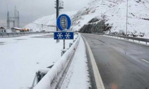 reshjet-e-bores,-kjo-eshte-gjendja-e-rrugeve-qe-te-shpijne-ne-pikat-e-kalimit-kufitar