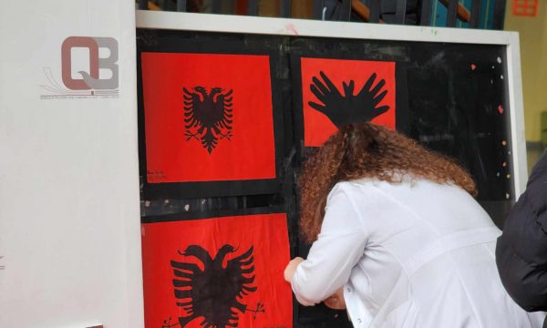 rama-shperndan-punimet-e-nxenesve-te-cerdheve-dhe-shkollave-ne-prishtine-per-28-nentor:-talente-te-jashtezakonshem