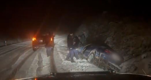 eulex-shpeton-nje-familje-ne-veri,-me-veture-kishin-rene-ne-nje-kanal-(video)