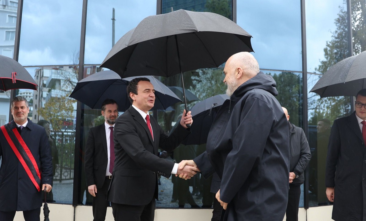 edi-rama-dhe-albin-kurti-shtrengojne-duart-ne-vlore-per-festen-e-pavaresise