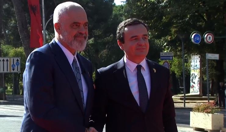 albin-kurti:-te-punojme-per-idealet-e-skenderbeut,-ismail-qemalit-dhe-adem-jasharit