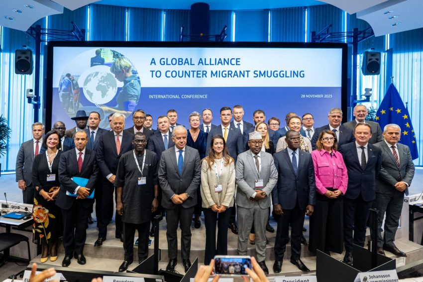 svecla-ne-bruksel-flet-per-sundimin-e-ligjit-ne-kosove