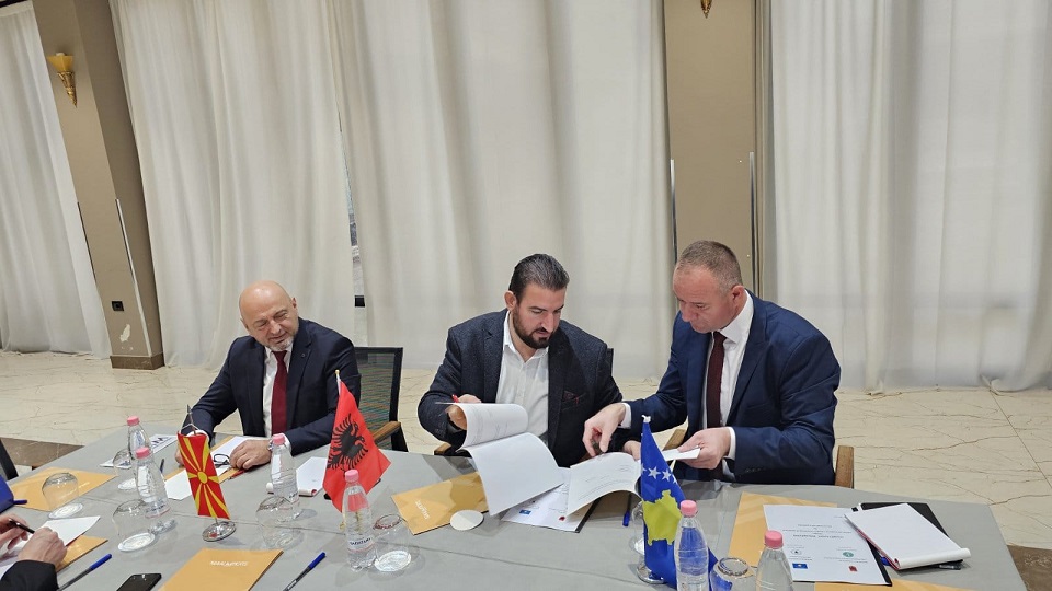 siguria-ushqimore-per-kafshet,-nenshkruhet-marreveshje-mes-shqiperise,-kosoves-dhe-maqedonise-se-veriut