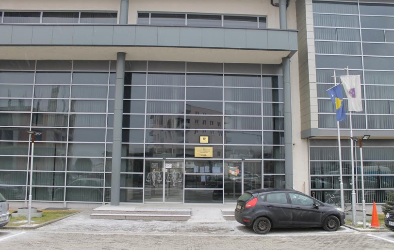vodhen-mbi-30-mije-euro-ne-nje-market-ne-viti,-iu-caktohet-paraburgimi-5-personave