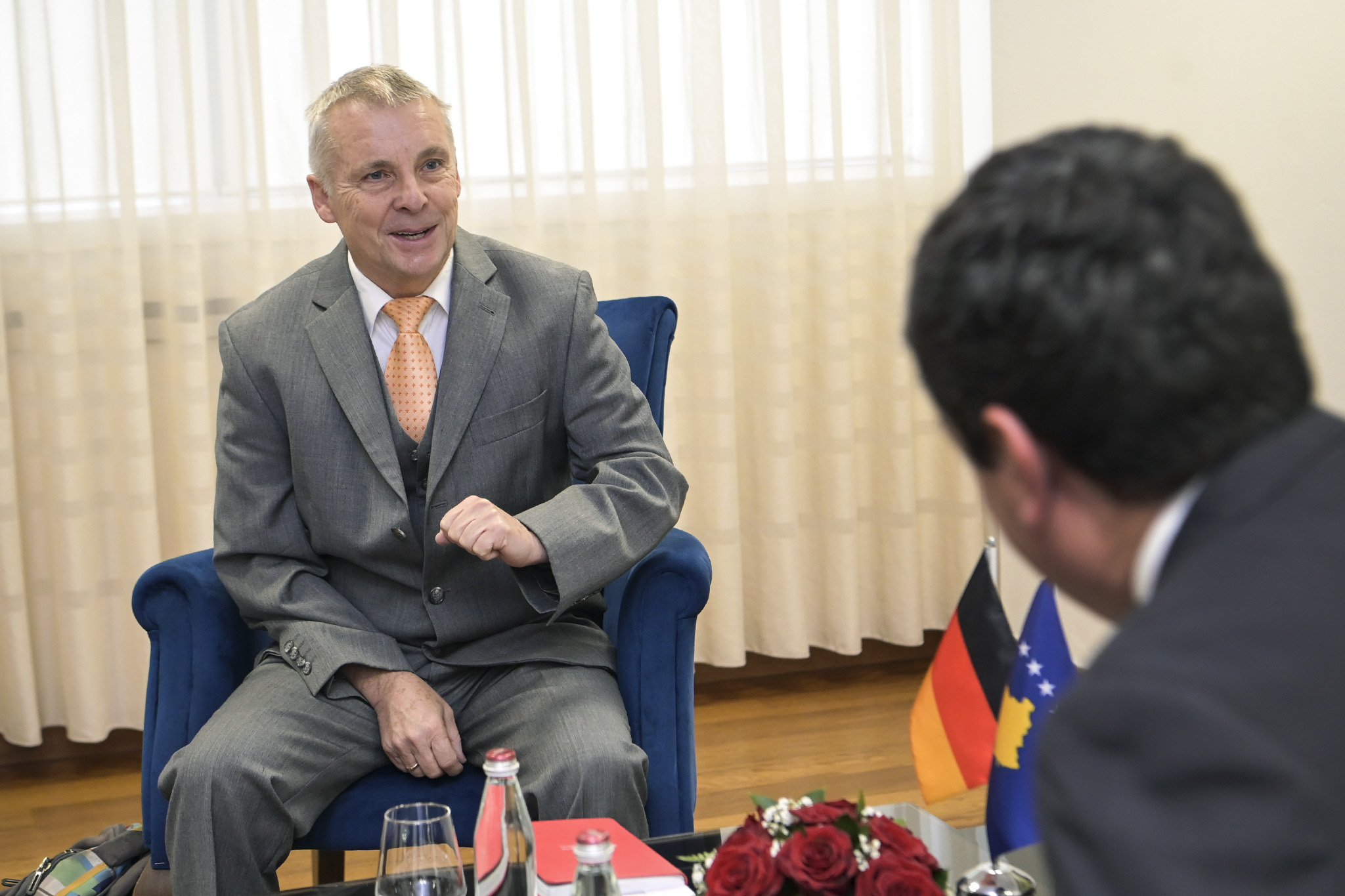 kurti-pret-ne-takim-ambasadorin-rohde,-diskutojne-per-zhvillimet-ne-vend