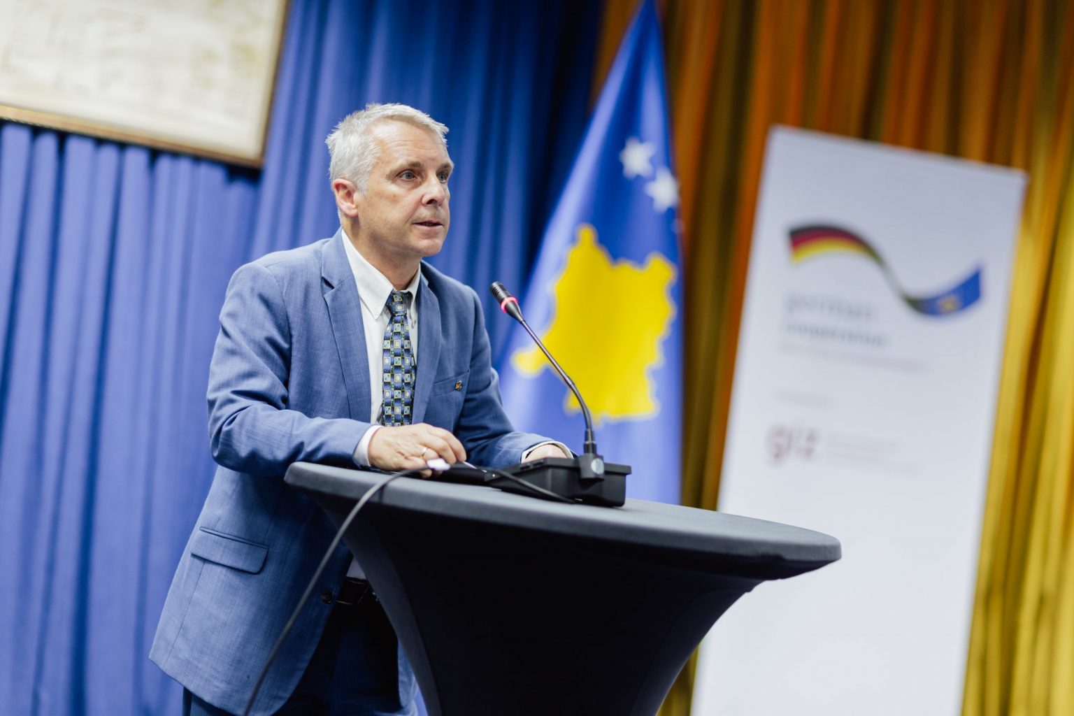 rohde:-moszbatimi-i-vendimit-te-kushtetueses-per-manastirin-e-decanit-eshte-shkelje-e-ligjit