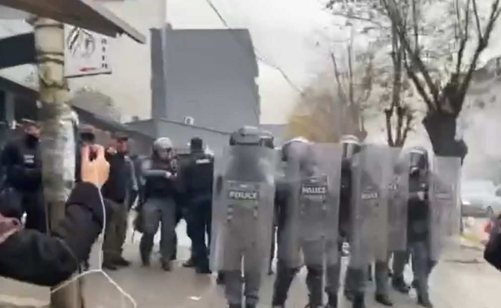 psd:-jane-arrestuar-6-aktiviste,-kerkojme-lirimin-e-tyre