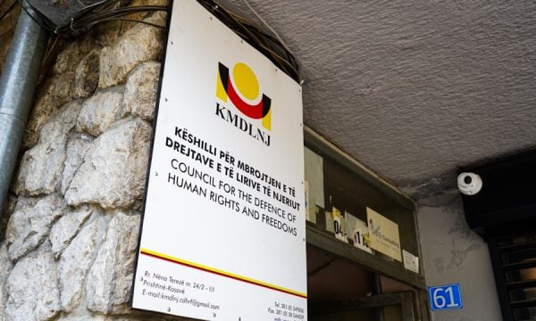 kmdlnj:-protesta-e-psd-se-s’ishte-e-dhunshme,-policia-perdori-force-joproporcionale