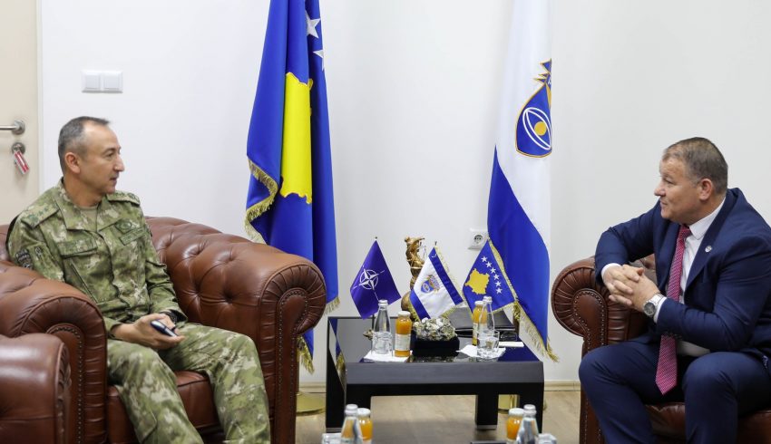 drejtori-i-policise-se-kosoves,-takohet-me-komandantin-e-kfor-it