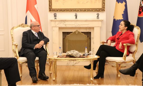 emisari-britanik-ne-kosove,-ka-takuar-osmanin-e-kurtin,-diskutohet-implementimi-i-marreveshjeve