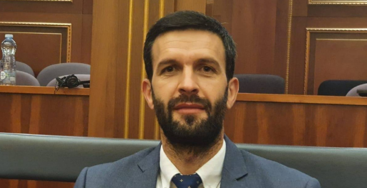 rrahmani-i-vv-se-per-shamine-ne-shkolla:-nagavci-ende-heziton-ta-heqe-udhezimin,-ne-s’ia-votojme-asnje-ligj