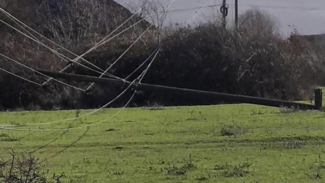 ererat-e-forta-demtojne-rrjetin-elektrik-ne-kater-rajone,-nderpritet-furnizimi-me-energji-elektrike