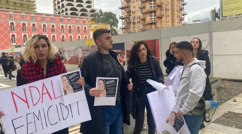 “Drejtësi për Liridonën’’, edhe në Tiranë mbahet protestë për vrasjen e Liridona Ademajt