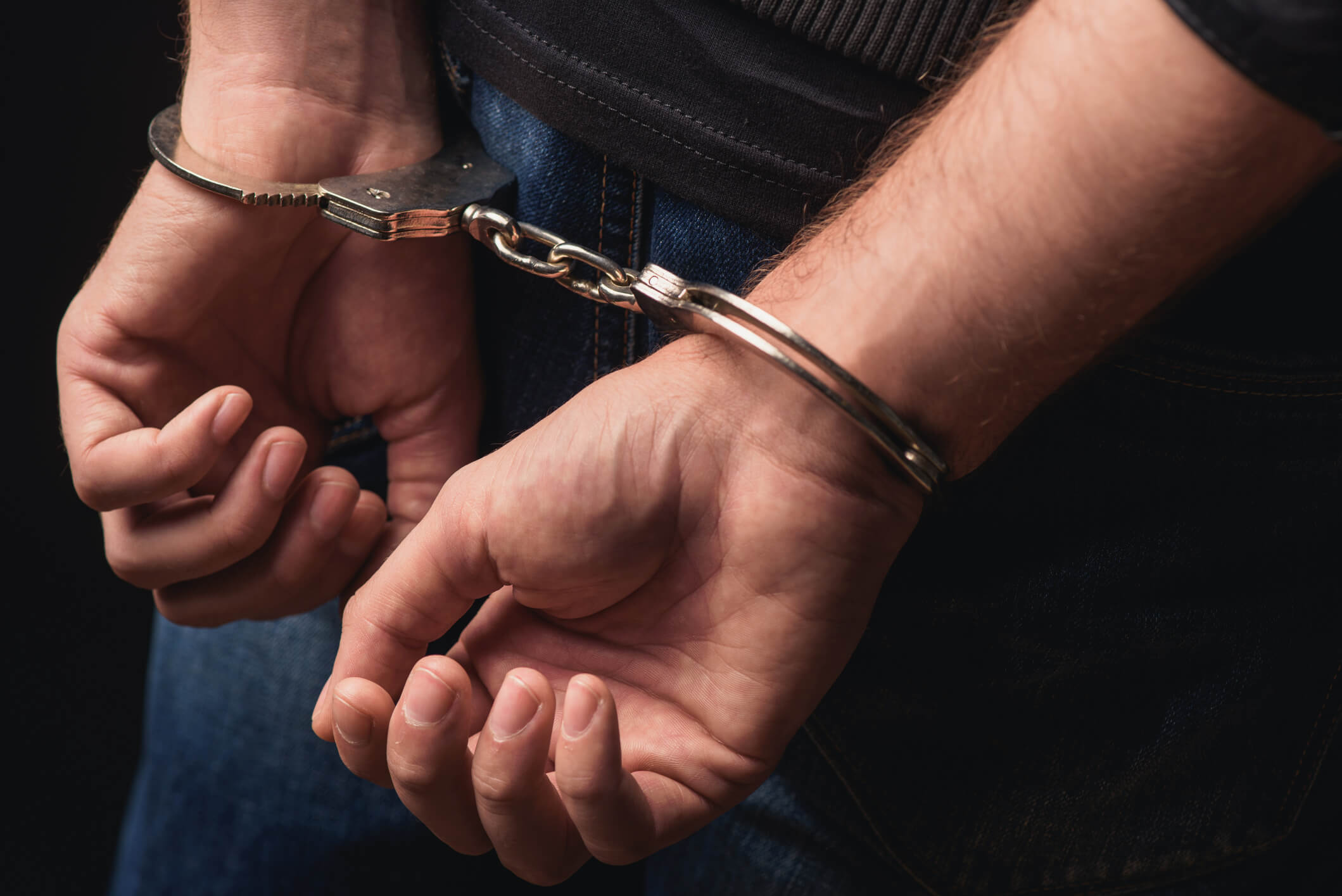 Arrestohen dy zyrtarë në Obilq  i mundësuan një personi të marrë dokumente me identitete të rreme