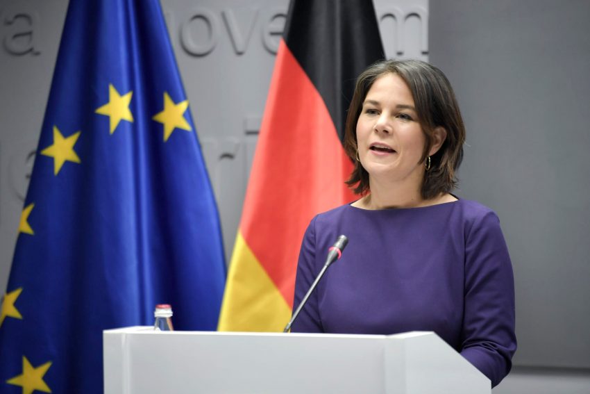 Ministrja e Jashtme e Gjermanisë, mesazh Serbisë: Nuk mund të ulesh në dy karrige