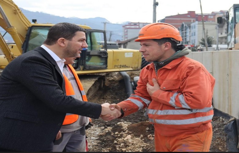 krasniqi:-viti-i-katert-qe-nuk-ndahet-asnje-cent-per-kacanikun,-qeveria-kurti-po-i-penalizon-qytetaret-ne-baza-partiake