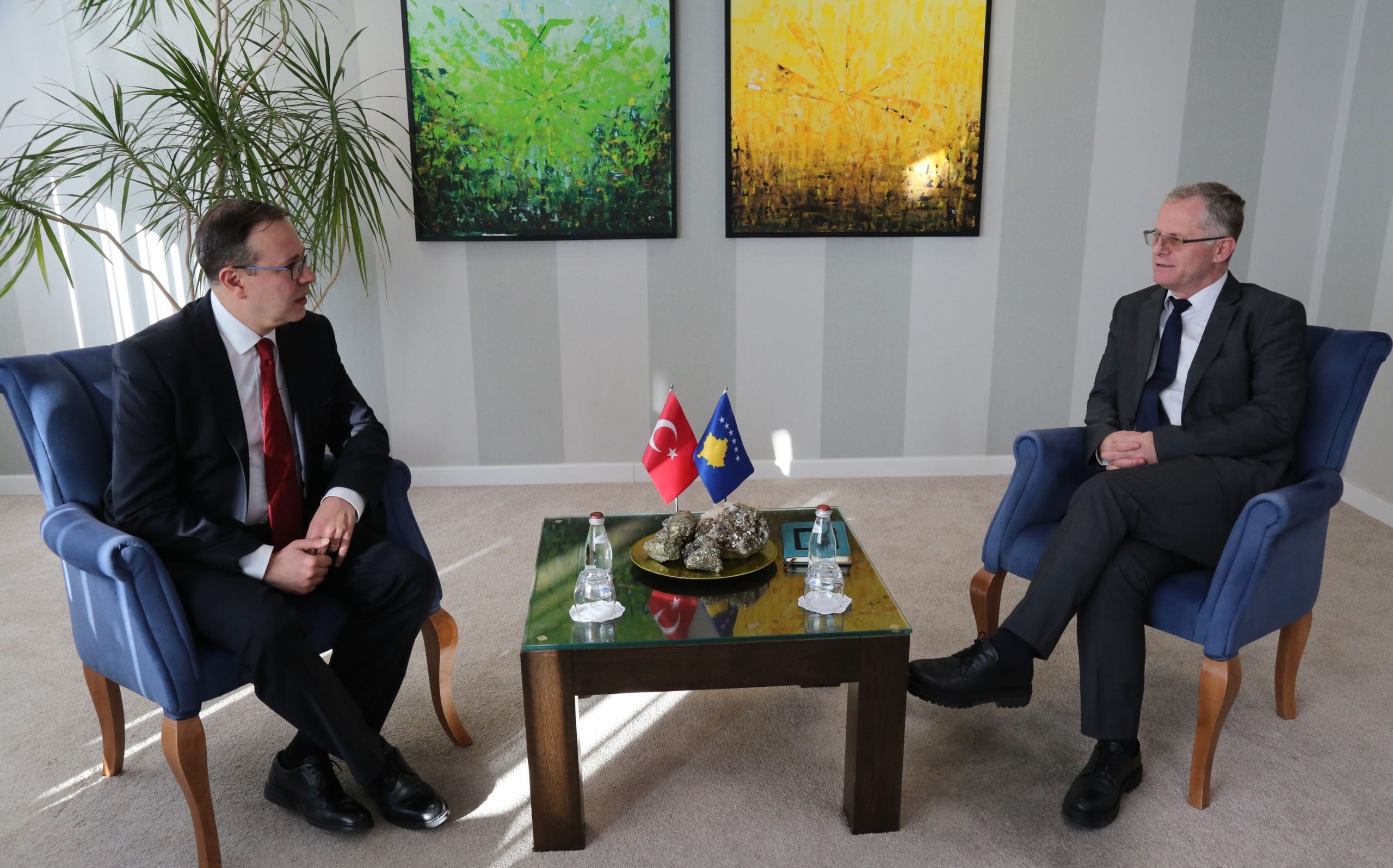 bislimi-priti-ne-takim-ambasadorin-e-turqise-ne-kosove,-diskutuan-per-procesin-e-dialogut