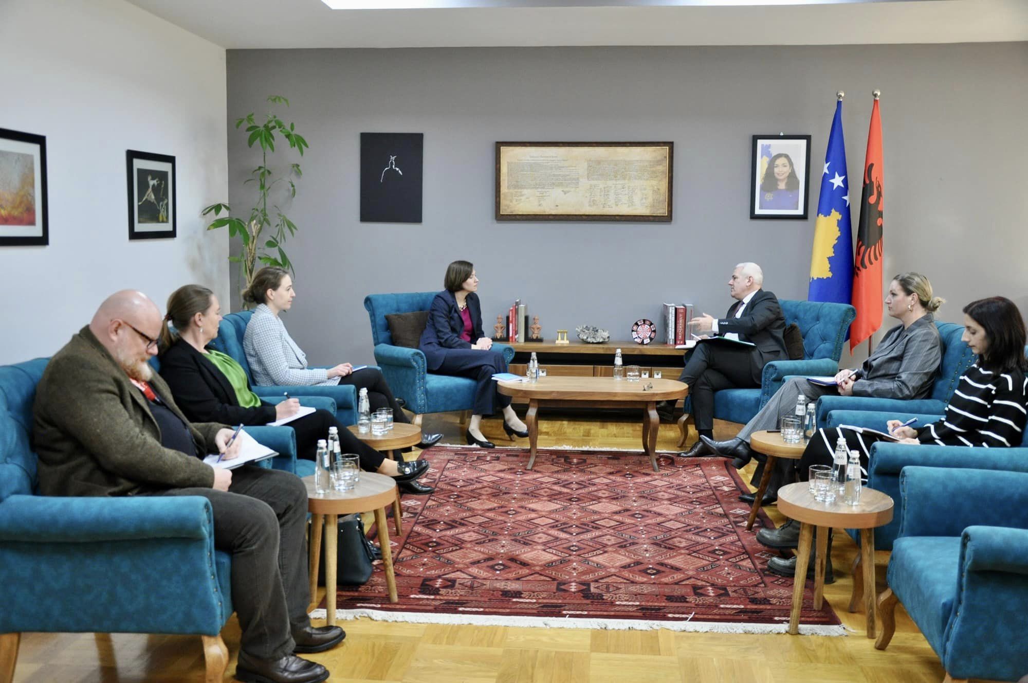 svecla-me-viehe:-kercenimet-e-serbise-vazhdojne-te-perbejne-problem-serioz-per-kosoven