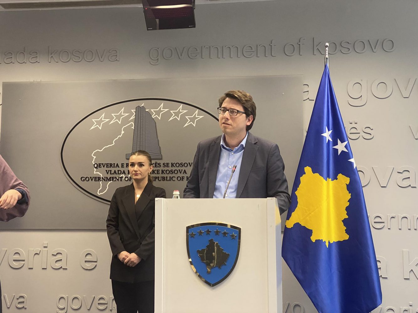 shtesat-per-pensionistet,-e-100-e-per-femijet-–-murati-tregon-kur-dalin-mjetet