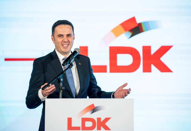 abdixhiku-ua-ofron-qytetareve-programin-e-ldk’se:-mbi-100-projekte-e-5-mld-investime,-kosova-s’zhvilohet-me-lemoshe