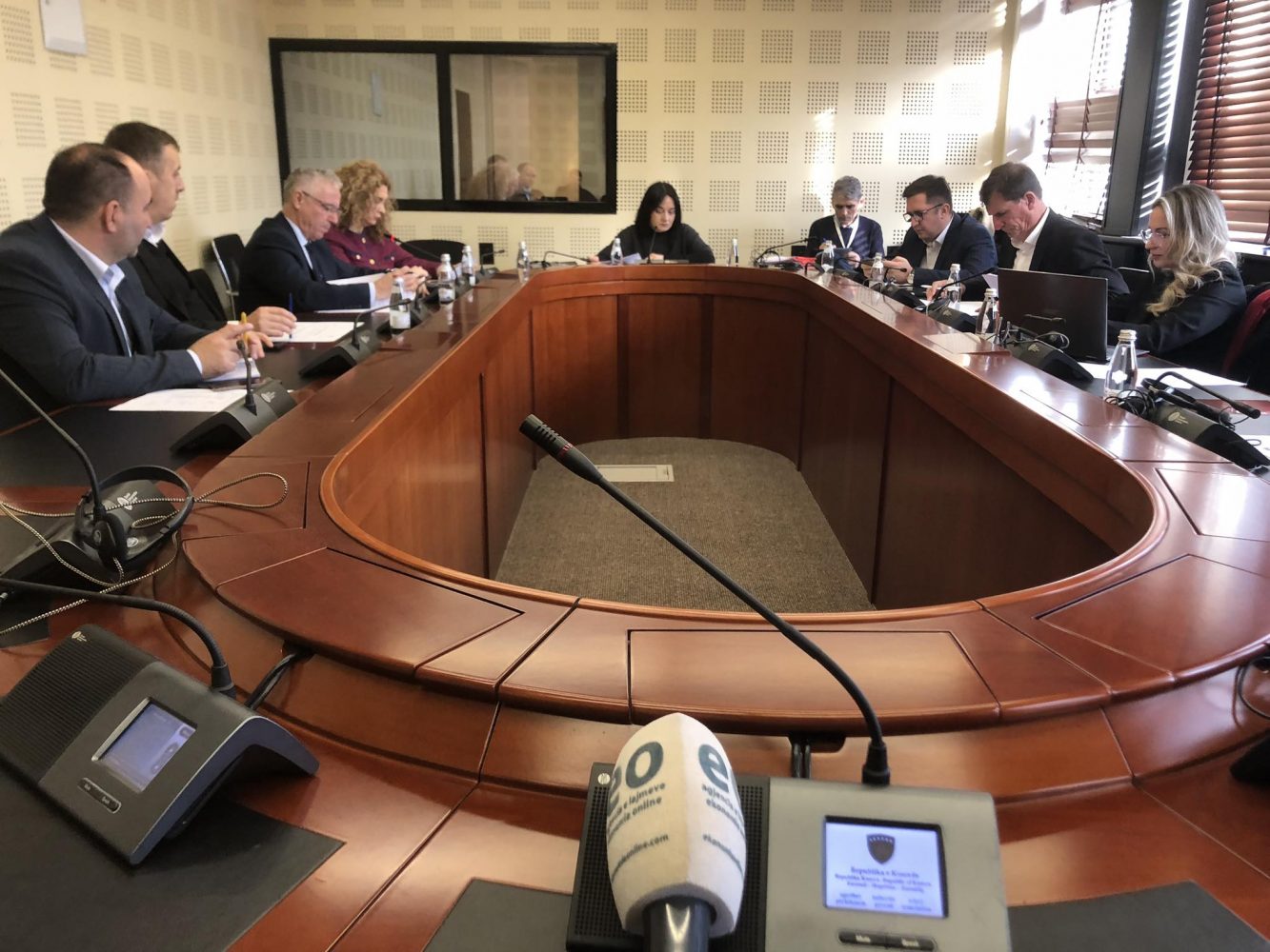 ligji-per-farerat-dhe-ai-per-pasurimin-e-miellit-s’po-zbatohen-–-deputetet-kerkojne-plotesimin-e-tyre