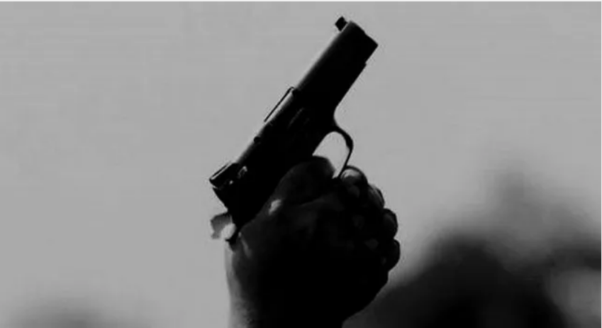 nje-grua-ne-obiliq-kercenohet-me-arme-zjarri