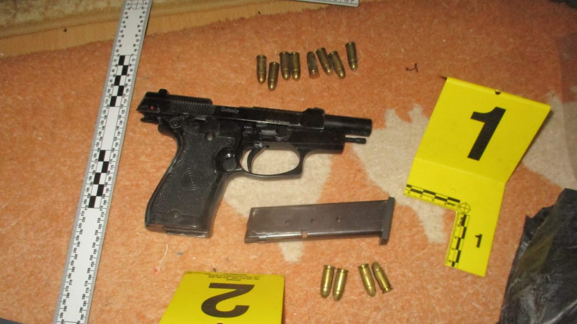 rrahu-bashkeshorten-per-shkak-te-nje-mosmarreveshje,-arrestohet-i-dyshuari-ne-prizren-–-i-konfiskohet-arma-pa-leje