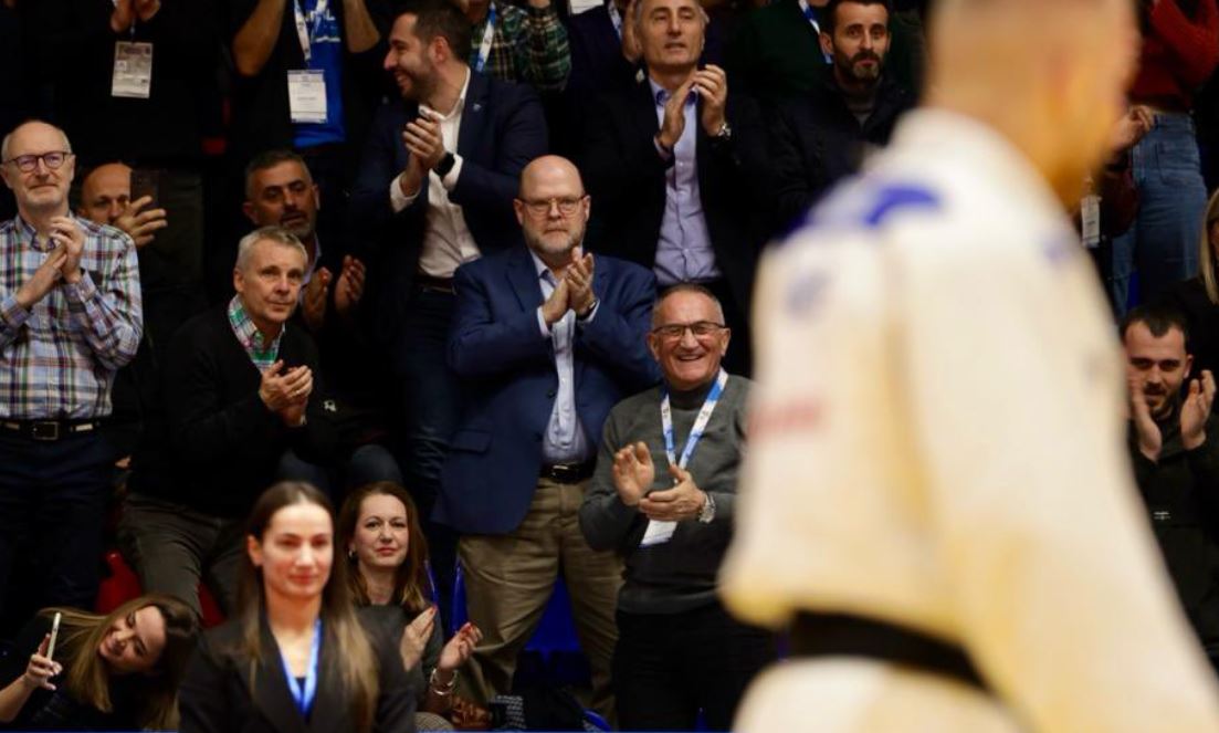 Hovenier uron katër xhudistët kosovarë për medaljet e fituara