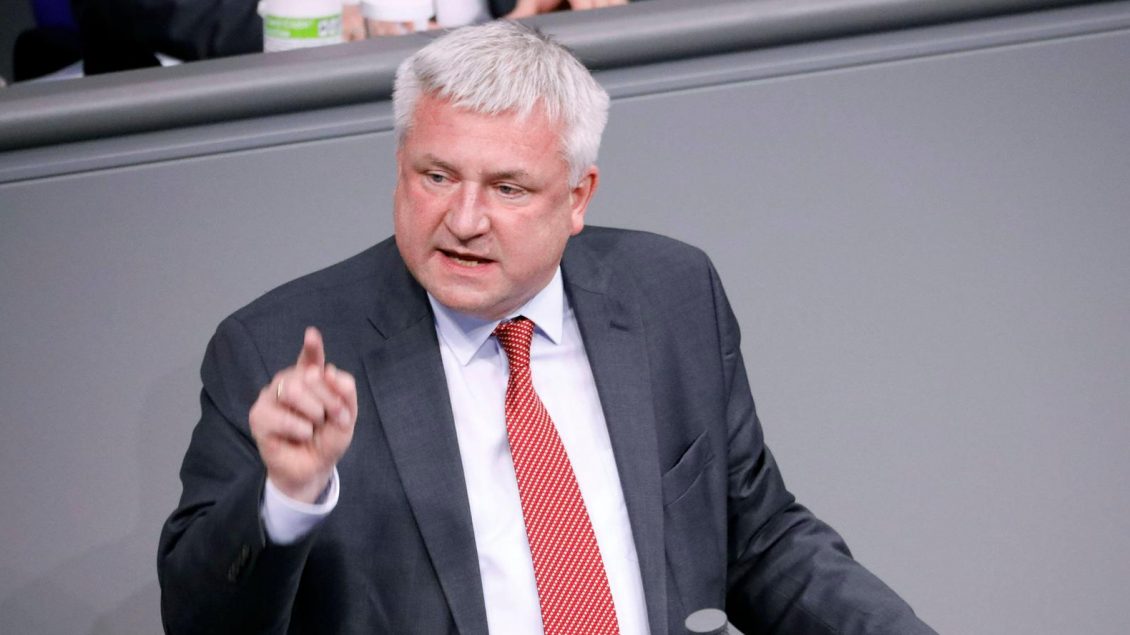 deputeti-gjerman:-t’i-hiqen-masat-ndeshkuese-kosoves,-te-dalin-rezultatet-e-hetimeve-per-ngjarjet-ne-banjske