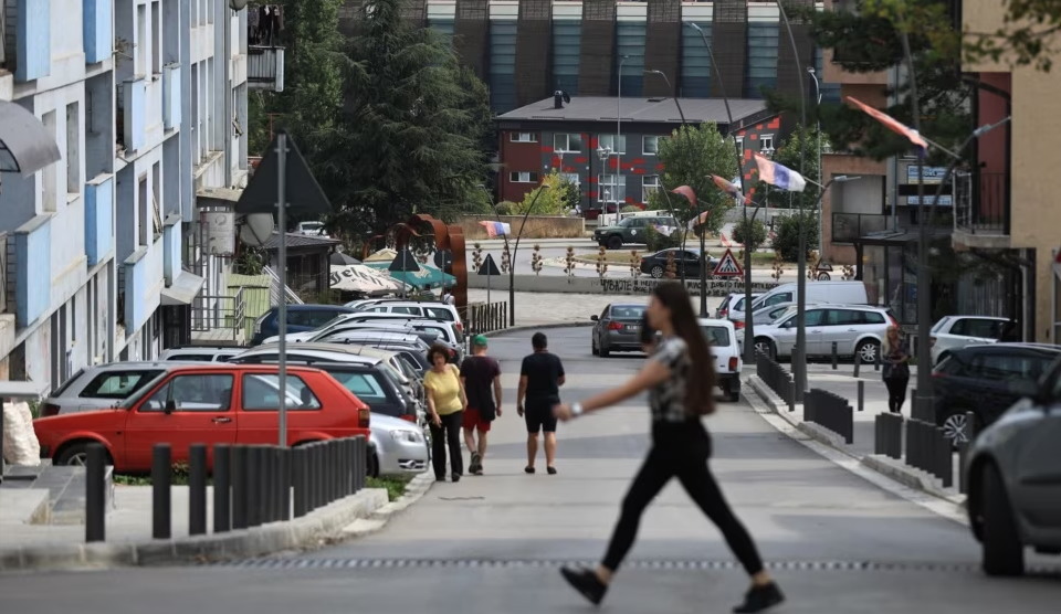 Shqiptarëve në Serbi u është bërë thirrje që të votojnë, serbët në Kosovë udhëtojnë për të votuar
