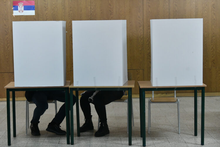 deutsche-welle-per-zgjedhjet-ne-serbi:-nuk-perjashtohet-renia-e-rezultateve-te-sns-s