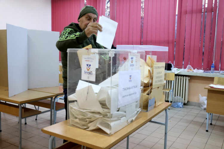 gare-e-ngushte-mes-pushtetit-dhe-opozites-per-te-fituar-ne-beograd