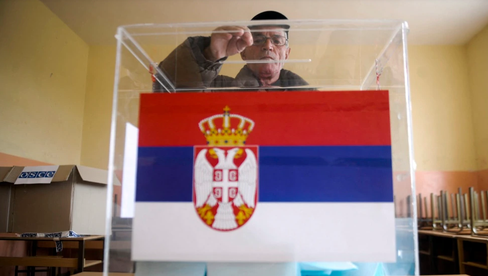 Opozita në Serbi kërkon anulimin e zgjedhjeve