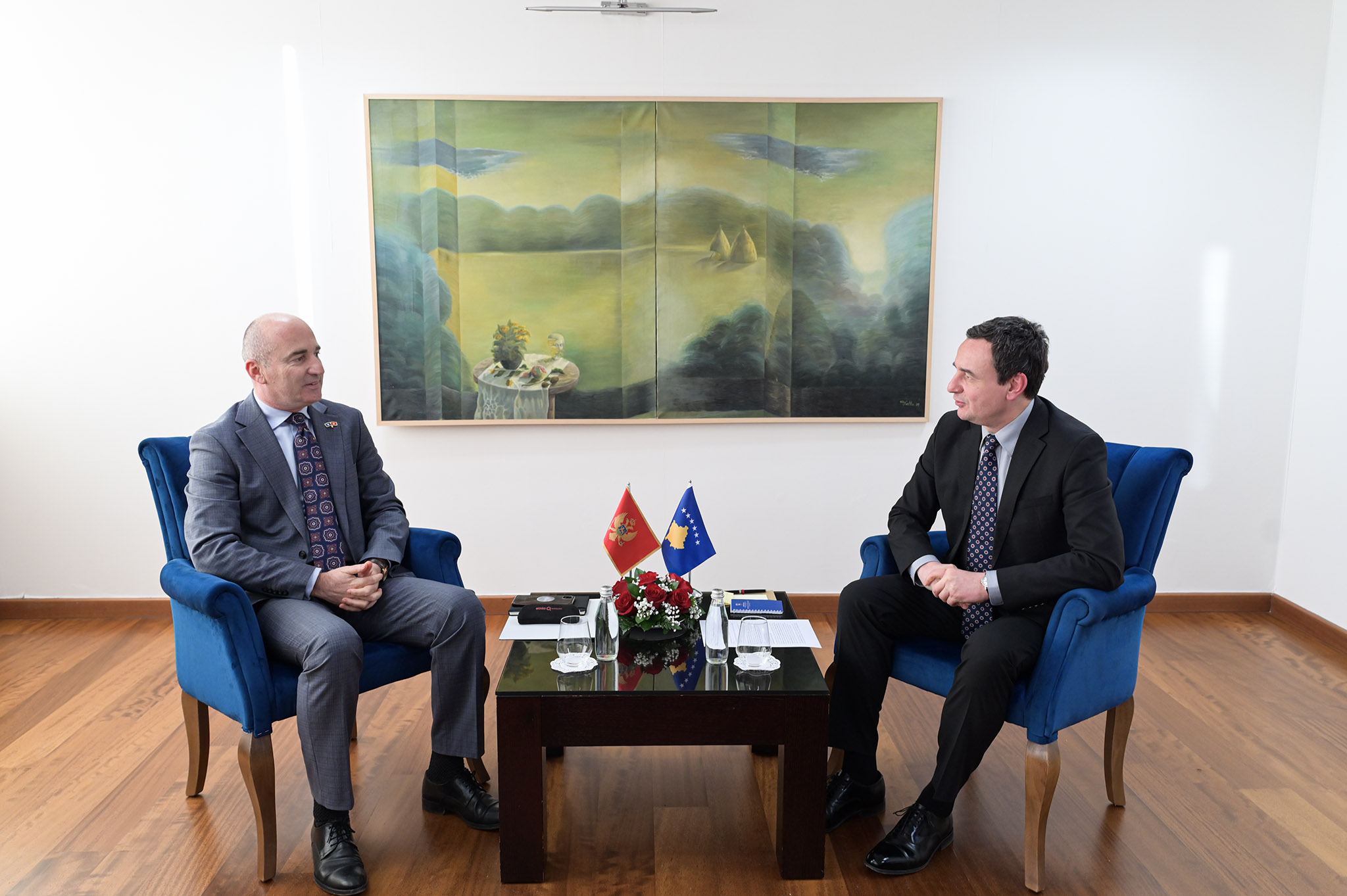 kurtit-ne-takim-me-perfaqesuesit-malazeze-flet-per-rendesine-e-regjistrimit-te-popullsise