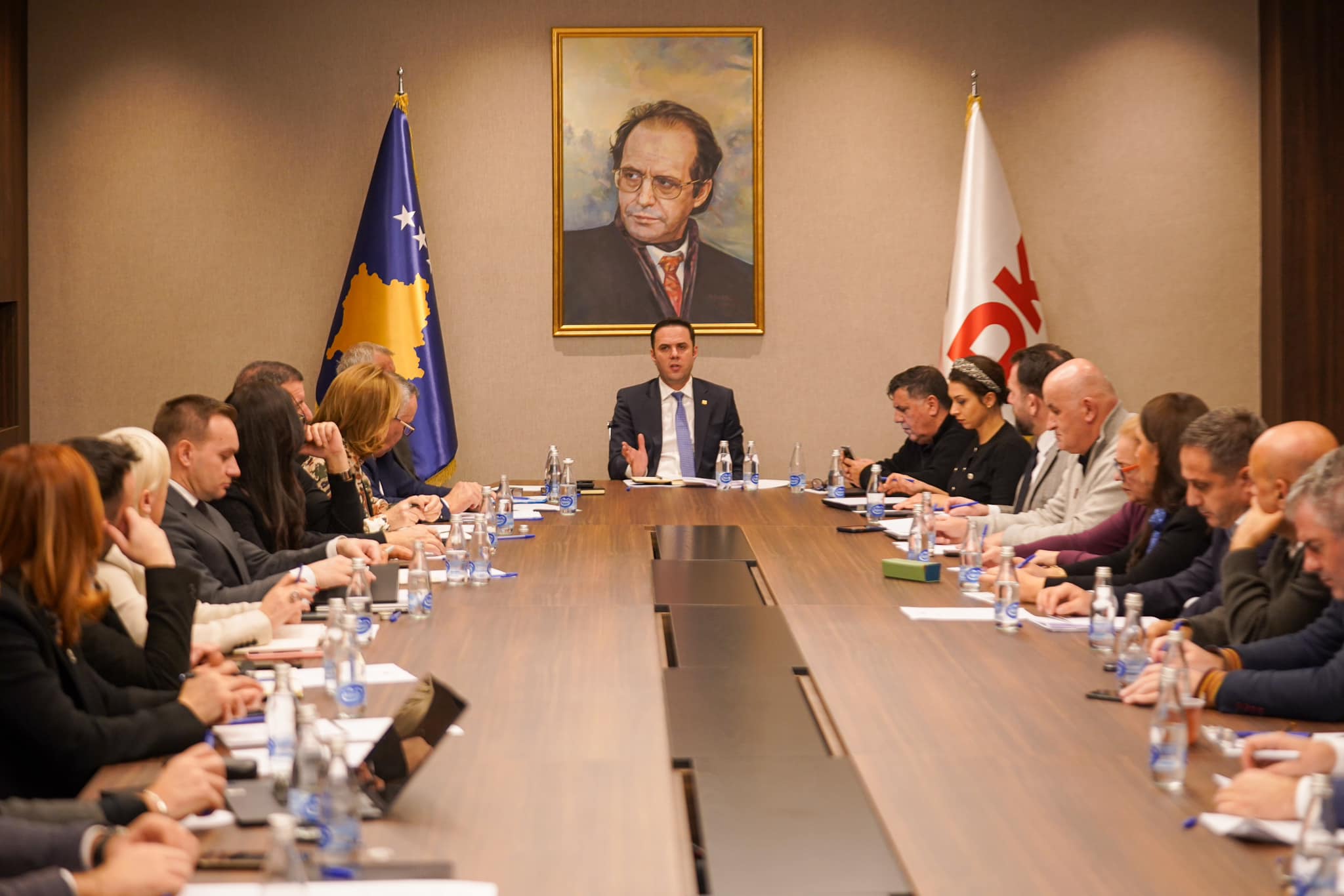 ldk:-draft-statuti-i-asociaiconit-perben-qartesisht-nje-rregullim-autonom-politik,-roli-i-kushtetueses-i-domosdoshem