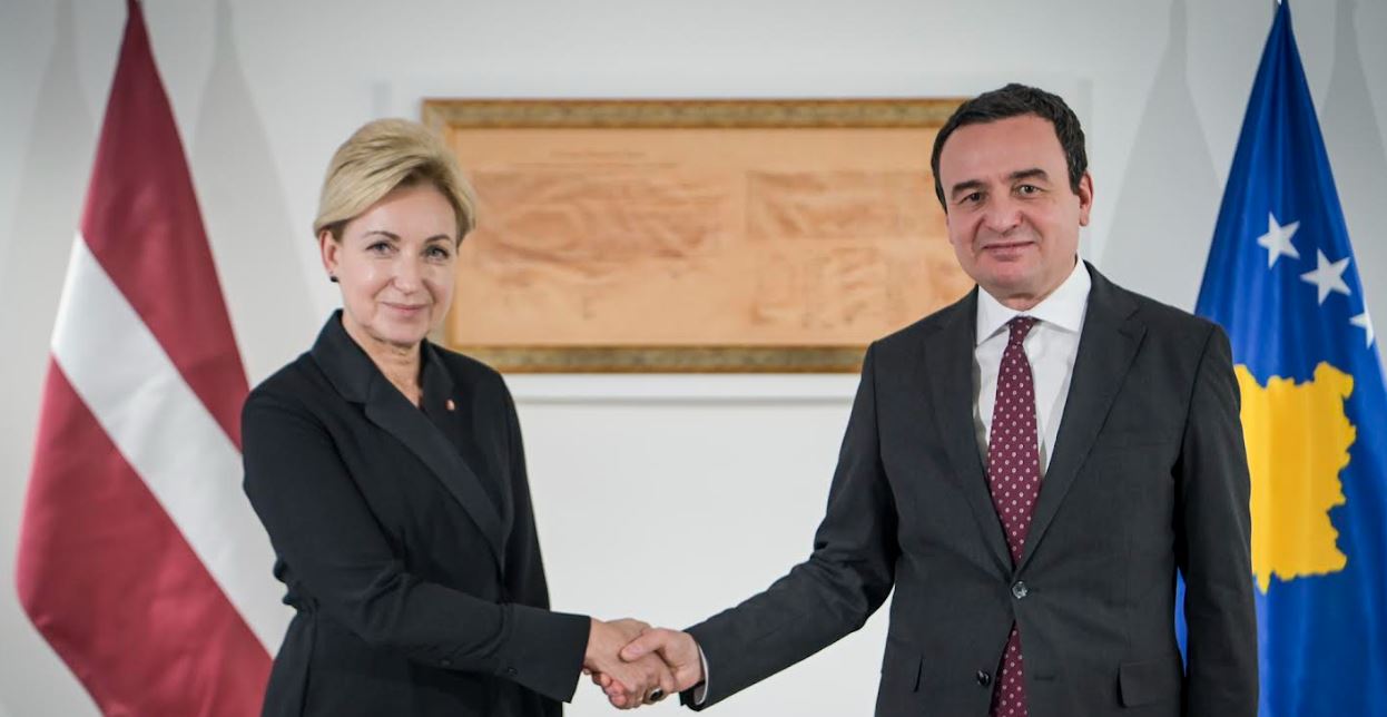 kurti-takon-ambasadoren-e-letonise-per-kosoven,-flasin-per-zhvillimet-e-fundit-ne-vend