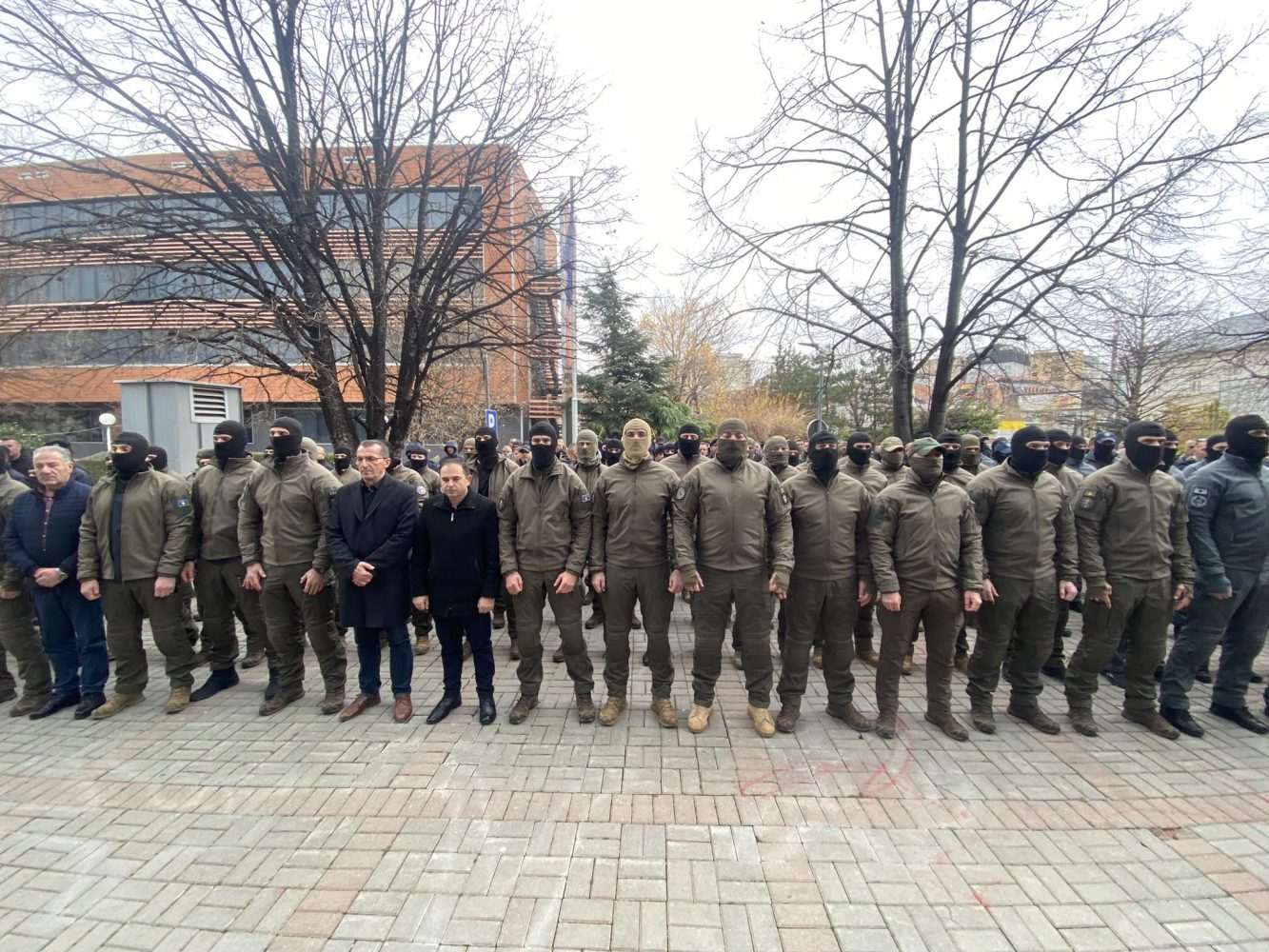 sindikata-e-policise-sot-ne-takim-me-ministrin-svecla,-pritet-te-diskutohet-per-kushtet-e-policise