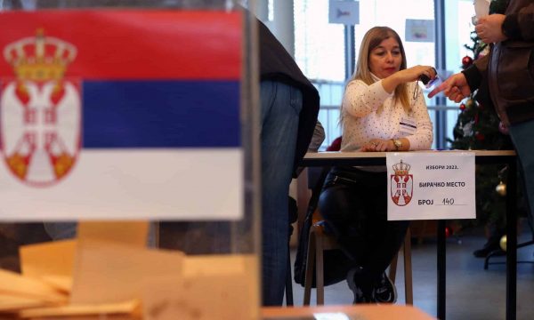 konfirmohen-parregullsite-ne-zgjedhjet-ne-serbi:-perseriten-zgjedhjet-ne-28-qendra-votimi
