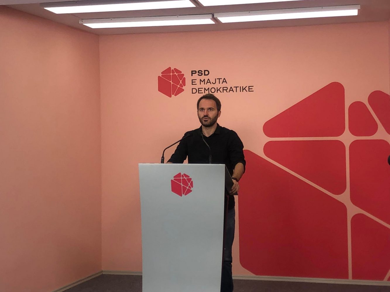 krasniqi-per-kurtin:-babadimrit-kur-po-i-teket-po-iu-jep-lemoshe-qytetareve