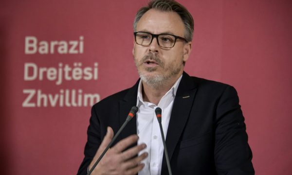 kur-do-te-dalin-100-eurot-per-femijet-dhe-pensionistet?-flet-zevendesministri-i-financave