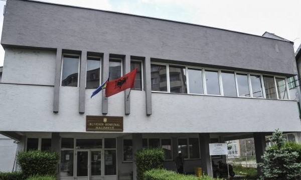 malisheva-pa-rryme,-kryetari-kastrati-me-thirrje-per-qeverine-e-keds-in:-trajtojeni-urgjentisht-ceshtjen