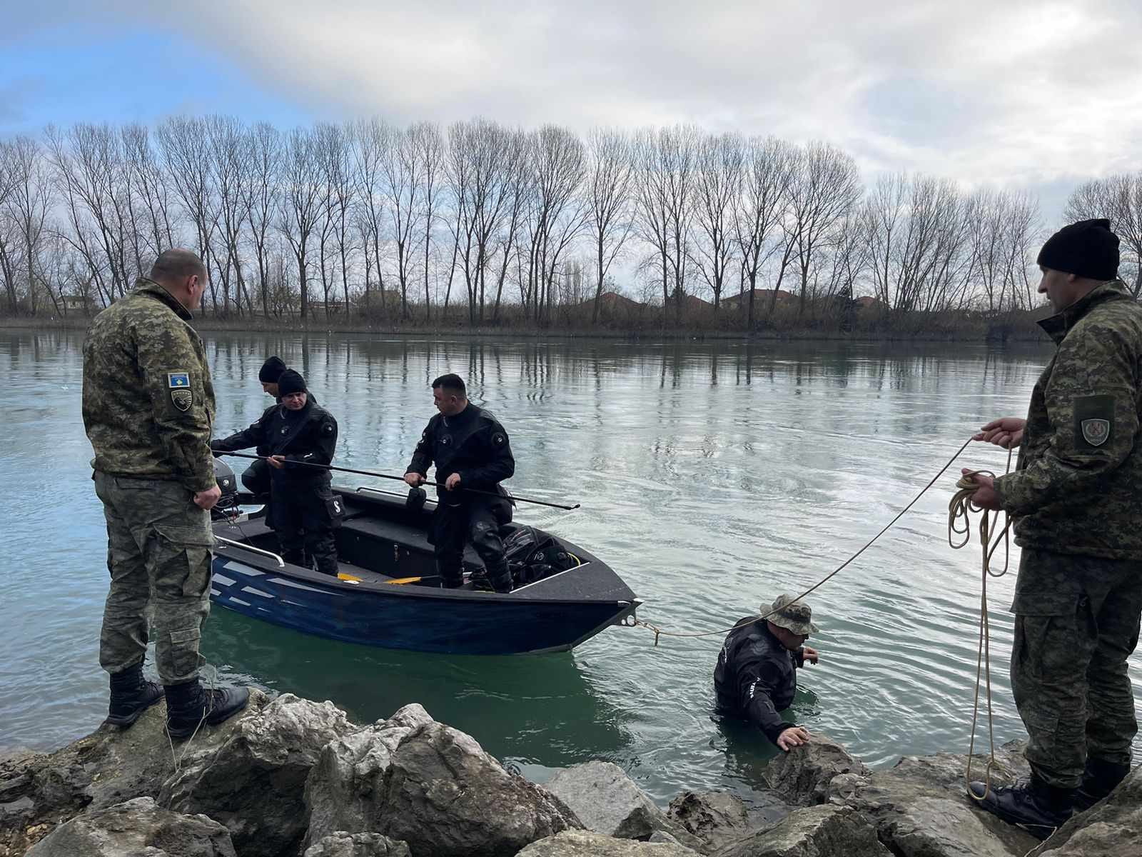 vazhdon-operacioni-per-gjetjen-e-kosovarit-qe-ra-aksidentalisht-ne-lumin-buna